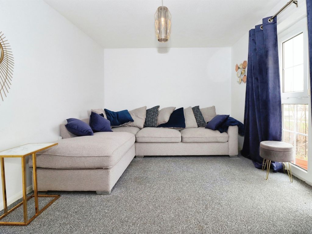 2 bed flat for sale in Braemar Crescent, Bristol BS7, £214,950