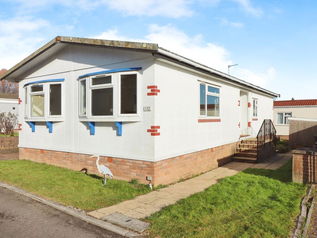 2 bed mobile/park home for sale in Woodlands Park, Almondsbury, Bristol BS32, £215,000