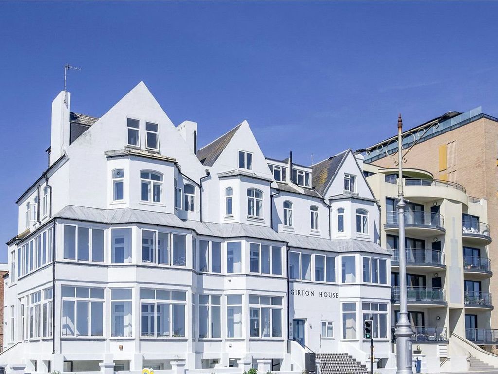 2 bed flat for sale in Kingsway, Hove BN3, £625,000