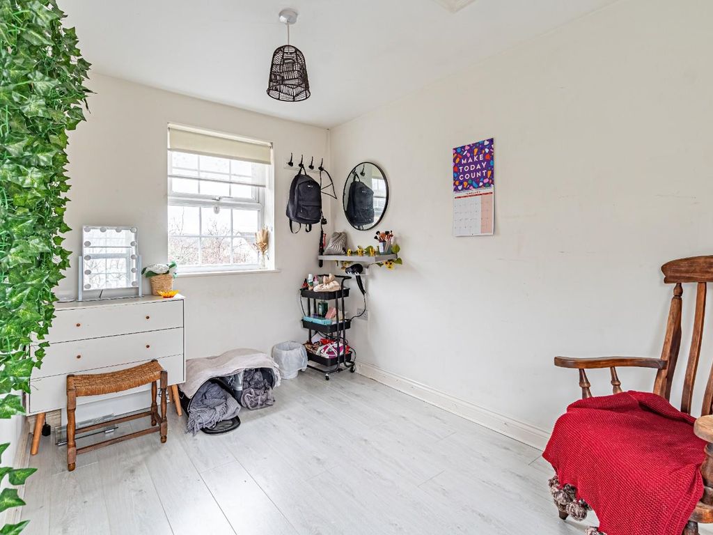 2 bed property for sale in Mount Street, Aylesbury HP20, £290,000