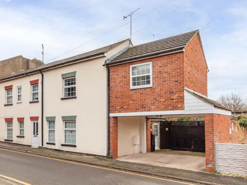 2 bed property for sale in Mount Street, Aylesbury HP20, £290,000