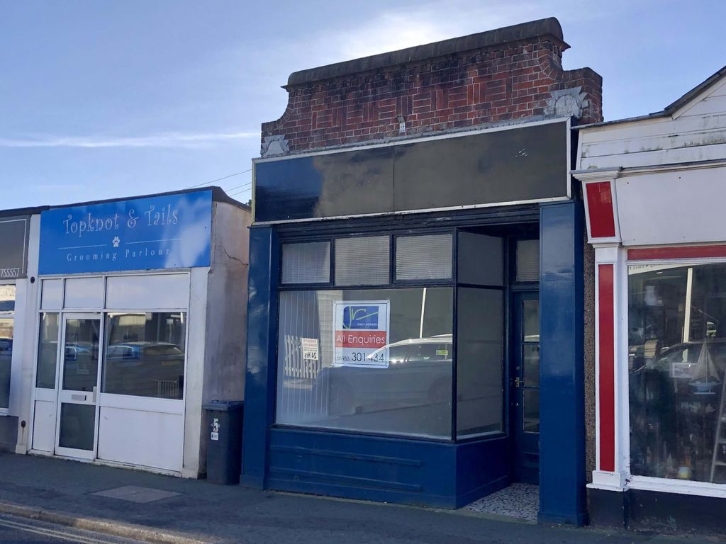 Retail premises to let in Avenue Road, Freshwater, Isle Of Wight PO40, £6,240 pa