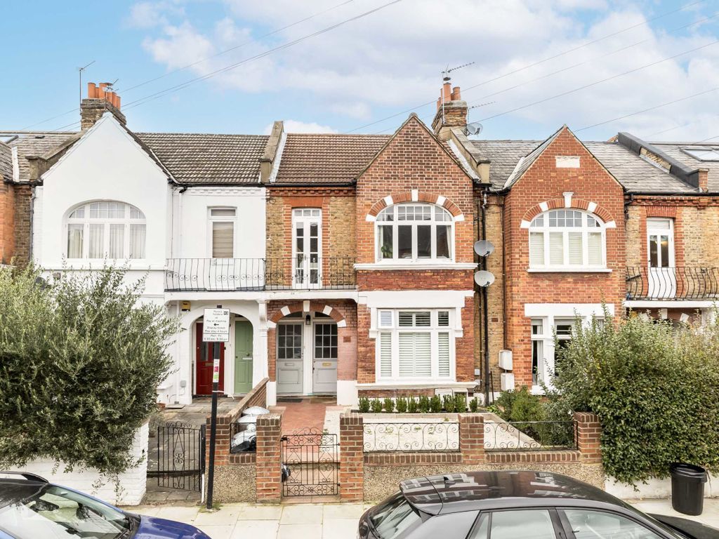 2 bed maisonette for sale in Dornton Road, London SW12, £800,000