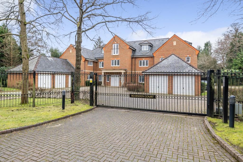 2 bed flat for sale in Sunningdale, Ascot SL5, £580,000