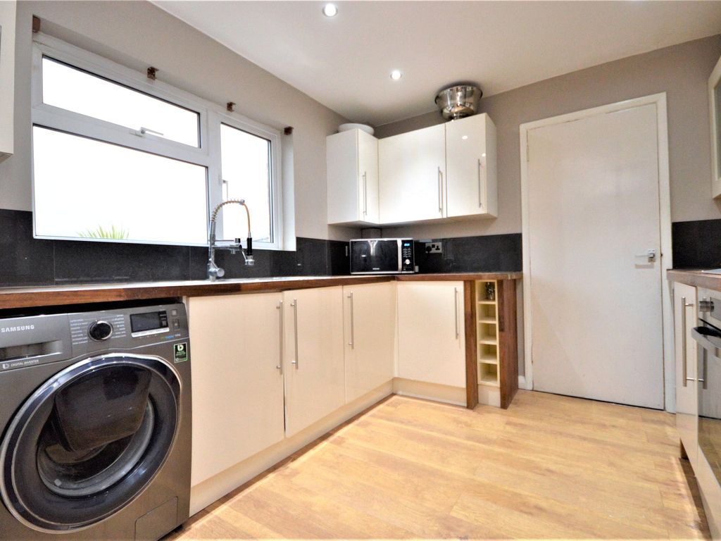 3 bed terraced house to rent in Catherine Way, Batheaston, Bath, Somerset BA1, £1,550 pcm