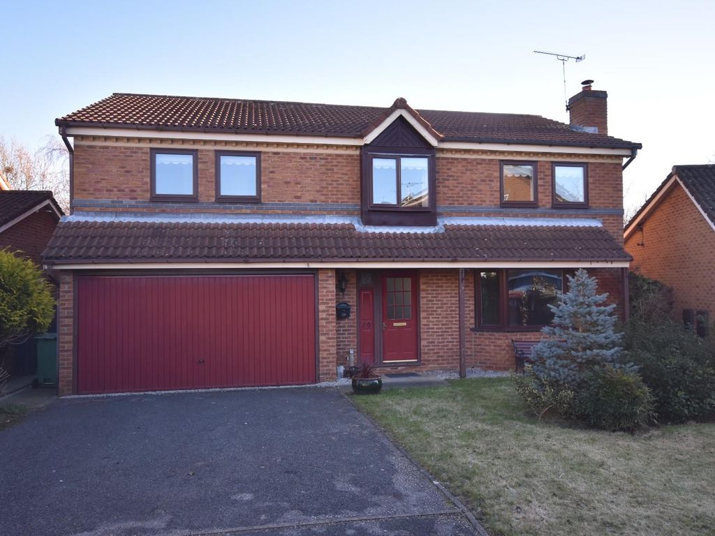 5 bed detached house for sale in Oak Road, Grassmoor, Chesterfield S42, £300,000