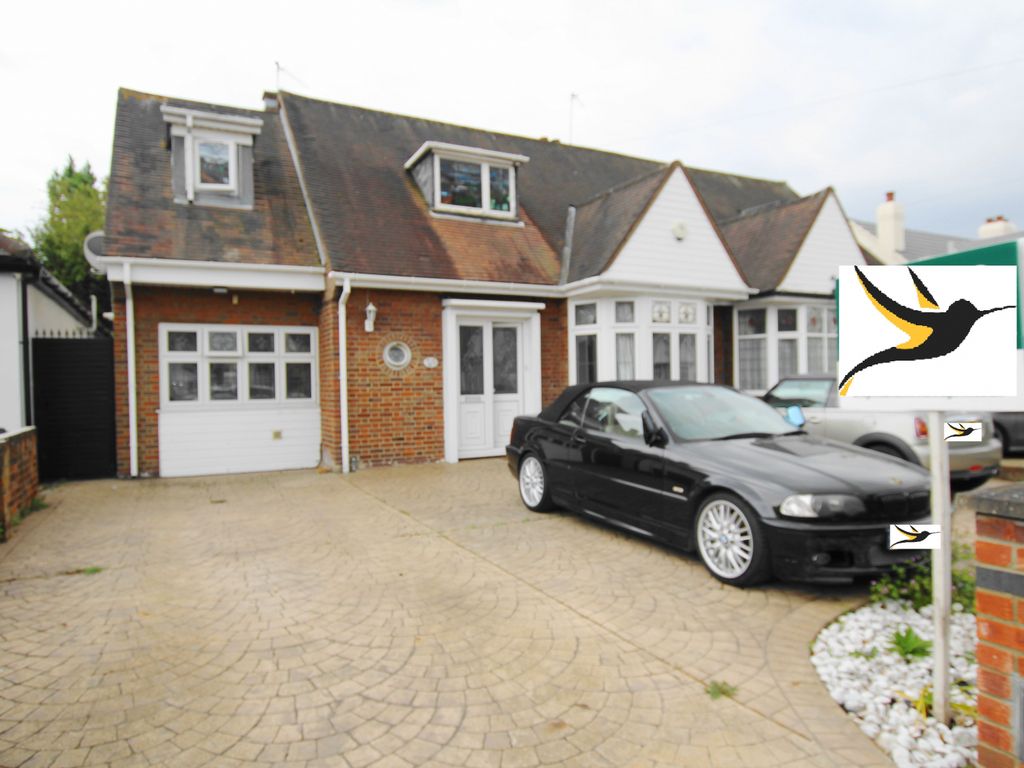 4 bed property for sale in Levett Gardens, Ilford IG3, £800,000