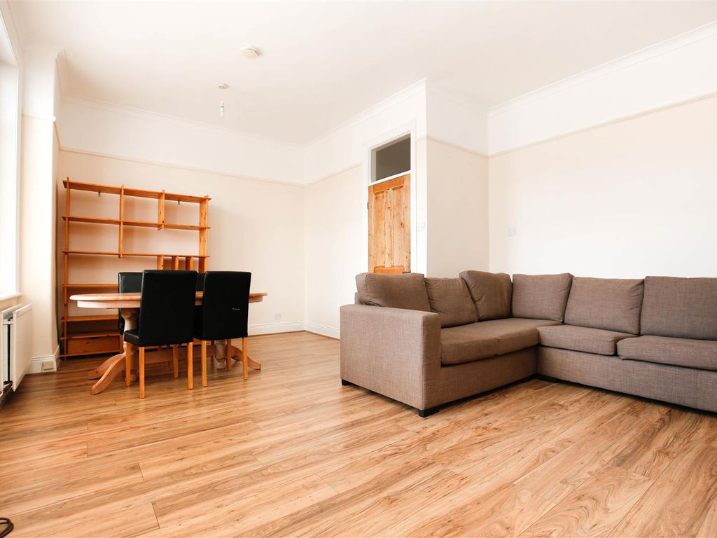 2 bed flat to rent in Biddlestone Road, Heaton NE6, £971 pcm