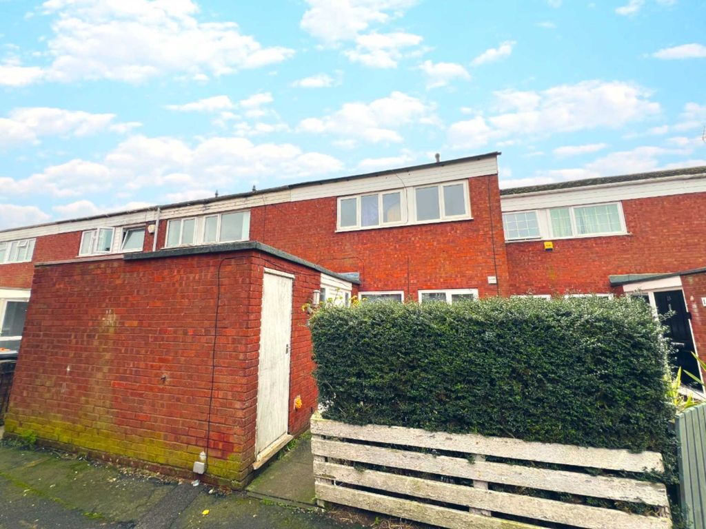 3 bed property to rent in Elm Park Close, Houghton Regis LU5, £1,550 pcm