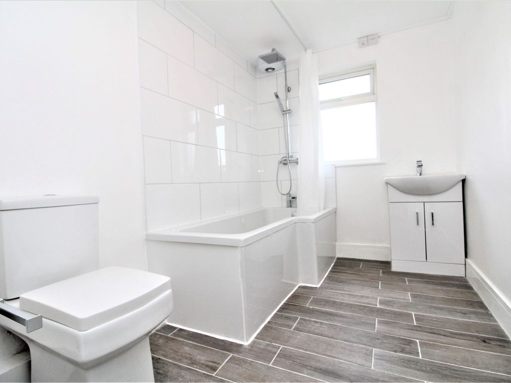 Room to rent in Abbots Way, Beckenham BR3, £900 pcm