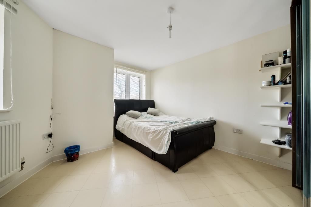 2 bed maisonette for sale in High Wycombe, Buckinghamshire HP13, £325,000