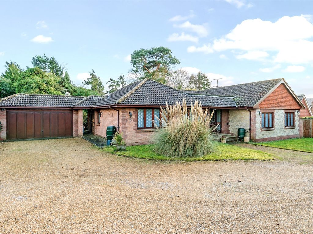 3 bed detached bungalow to rent in Pinegrove, Amberley Road, Storrington, Pulborough, West Sussex RH20, £2,750 pcm