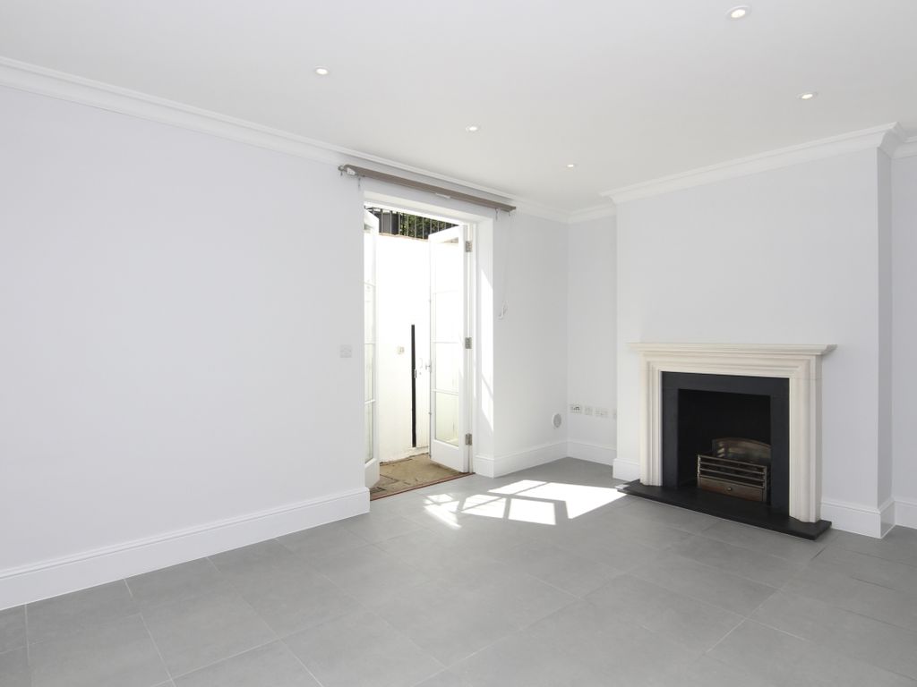 3 bed terraced house to rent in Oakley Gardens, London SW3, £10,617 pcm