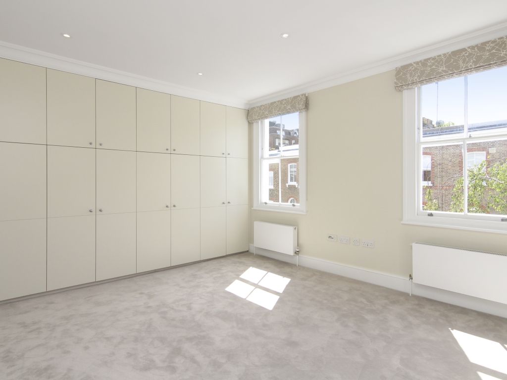 3 bed terraced house to rent in Oakley Gardens, London SW3, £10,617 pcm