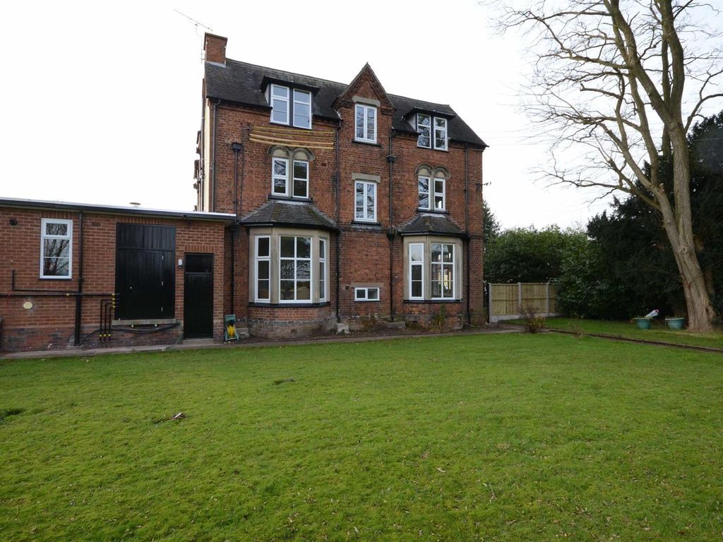 2 bed flat to rent in Stone Road, Eccleshall, Stafford ST21, £800 pcm