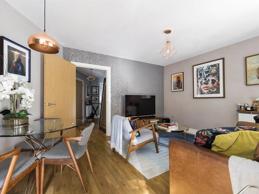 1 bed flat for sale in Boleyn Road, Dalston, Hackney, London N16, £450,000