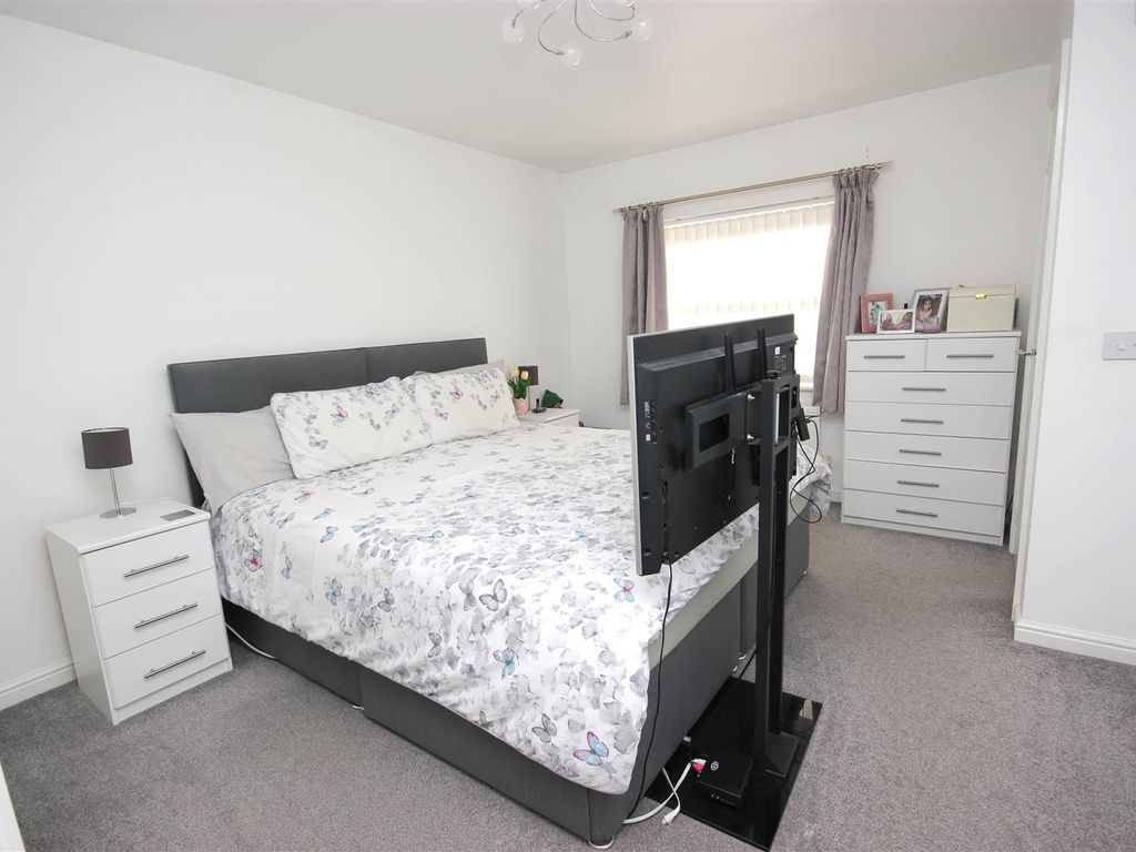 4 bed detached house for sale in John Lea Way, Wellingborough NN8, £350,000