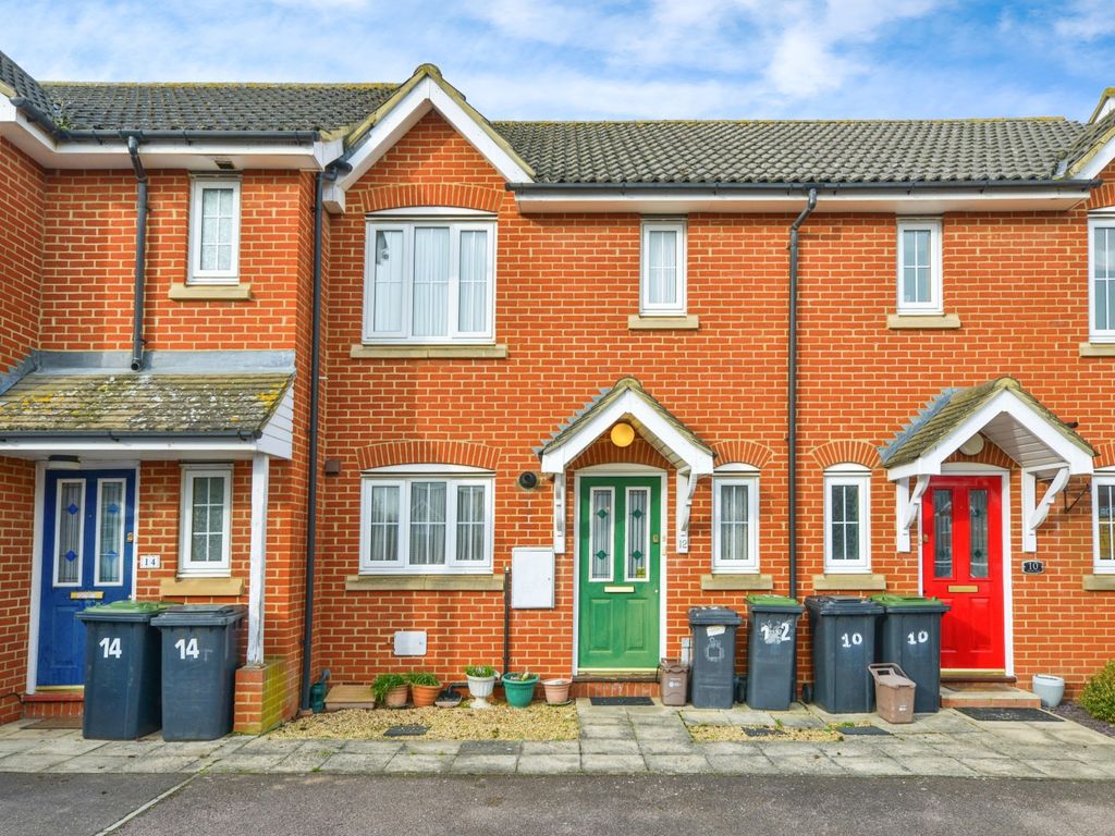 3 bed terraced house for sale in Tansey End, Biggleswade, Bedfordshire SG18, £325,000