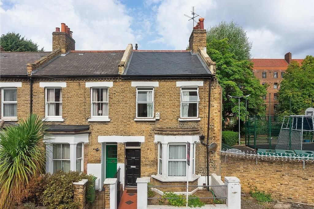 4 bed semi-detached house to rent in Astbury Road, Peckham SE15, £3,770 pcm