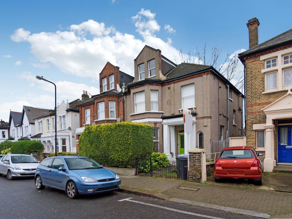 1 bed flat to rent in Barrow Road, London SW16, £1,350 pcm