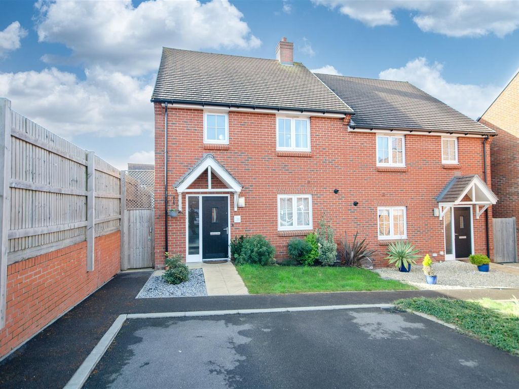 3 bed semi-detached house for sale in Morant Crescent, Botley, Southampton SO32, £380,000