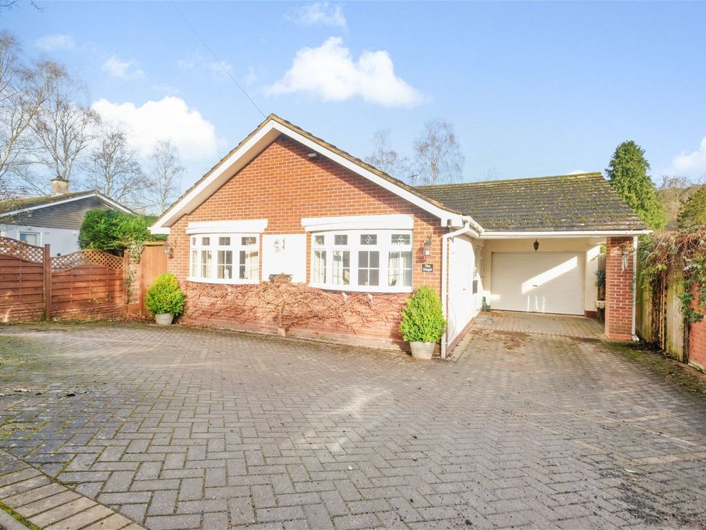 3 bed bungalow for sale in Brockleys Walk, Kinver DY7, £550,000
