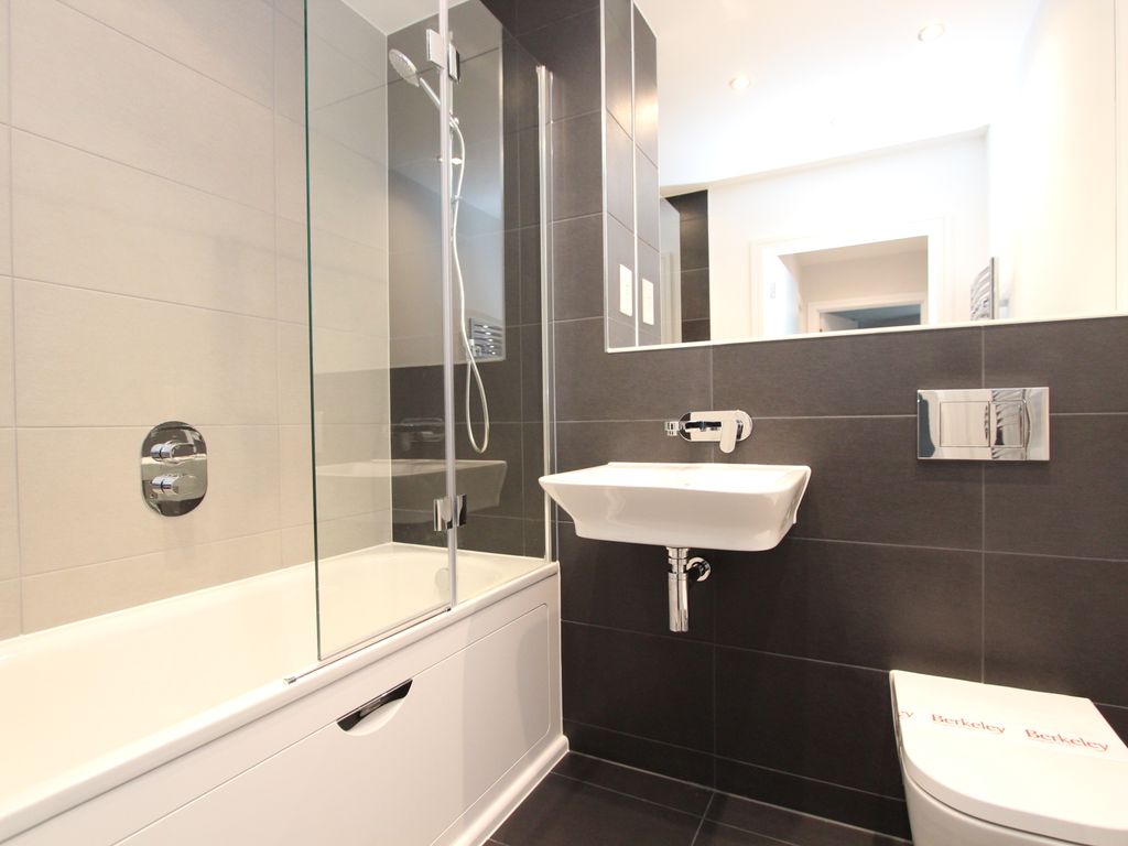 1 bed flat for sale in Padworth Avenue, Reading RG2, £200,000