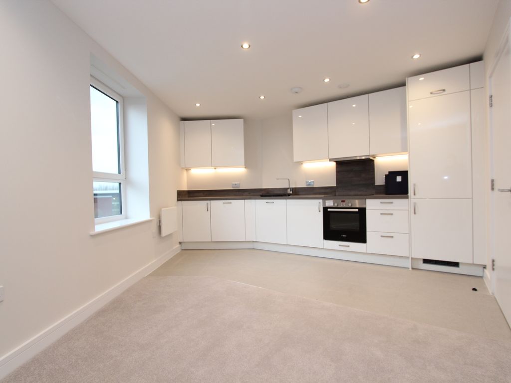 1 bed flat for sale in Padworth Avenue, Reading RG2, £200,000