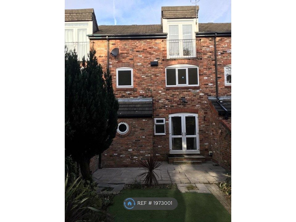 3 bed terraced house to rent in Gatcombe Mews, Wilmslow SK9, £1,650 pcm