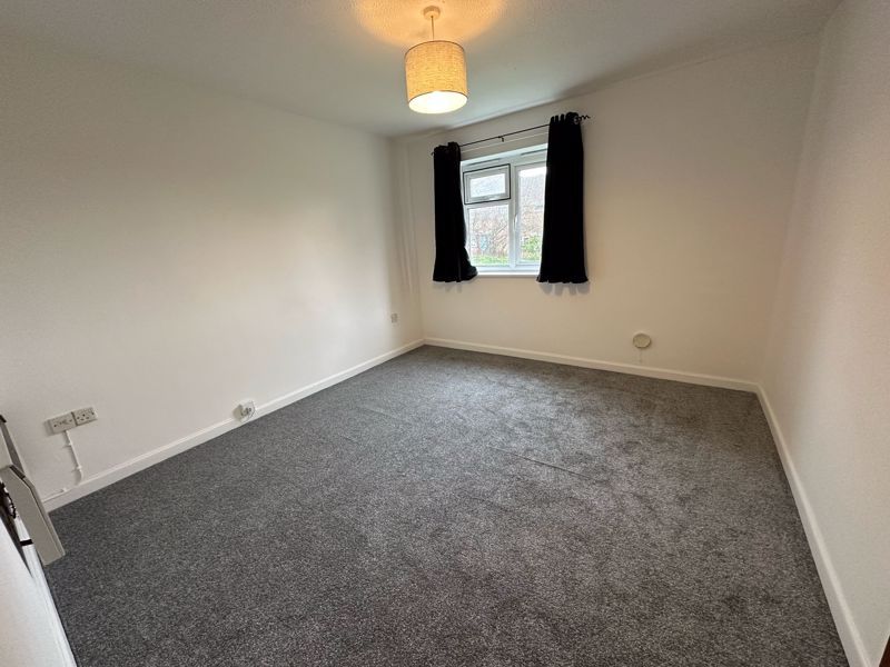 1 bed flat for sale in Magna Close, Yeovil BA21, £100,000