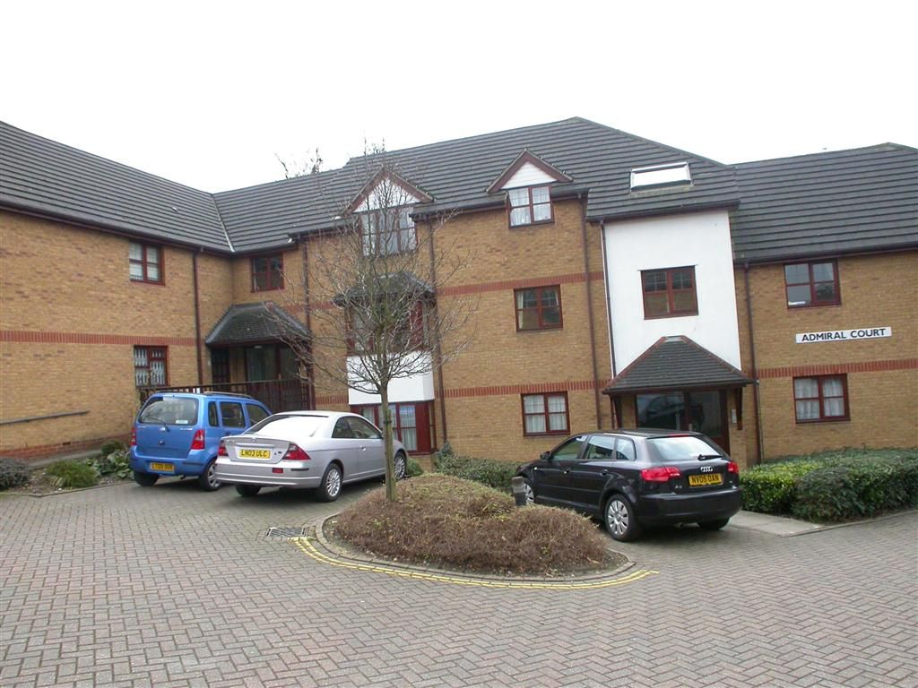 2 bed flat for sale in Admiral Court, Barton Close, Hendon NW4, £350,000