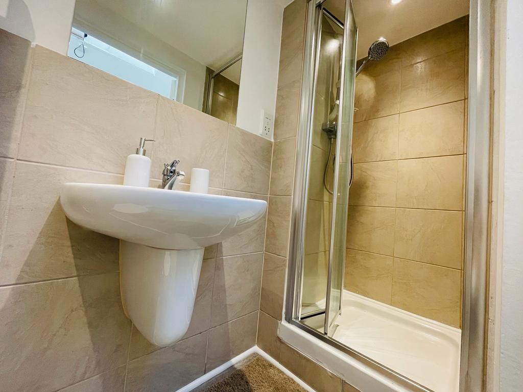 2 bed flat for sale in Newton Street, Manchester M1, £200,000