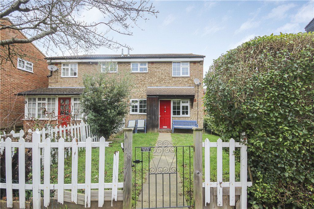 1 bed end terrace house to rent in Upper Tooting Park, London SW17, £1,800 pcm