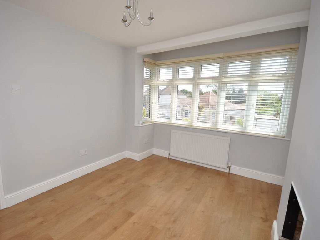 1 bed maisonette to rent in Devonshire Road, Hornchurch RM12, £1,150 pcm