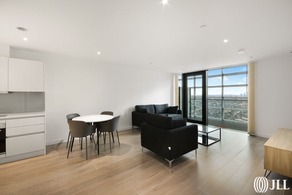 2 bed flat for sale in City North East Tower, Finsbury Park N4, £770,000