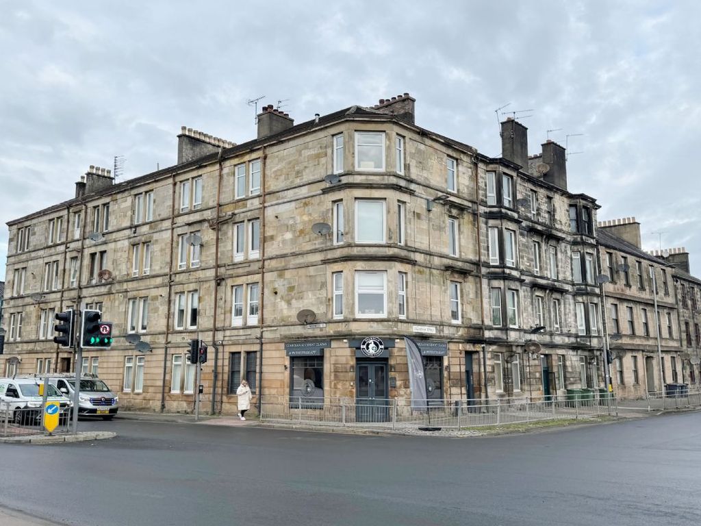 2 bed flat for sale in 3, Caledonia Street, Flat 3-2, Paisley PA32Jg PA3, £60,000