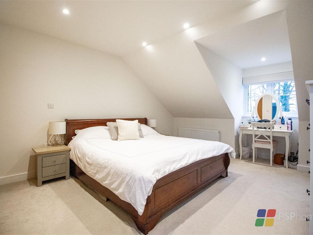3 bed terraced house for sale in High Street, Handcross, Haywards Heath RH17, £575,000
