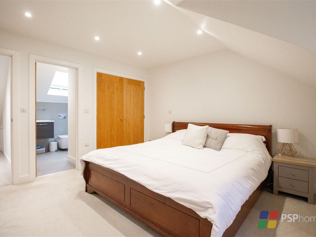 3 bed terraced house for sale in High Street, Handcross, Haywards Heath RH17, £575,000