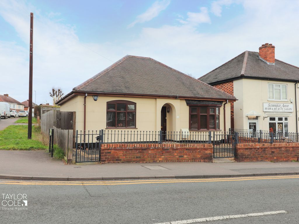 3 bed detached bungalow for sale in Amington Road, Tamworth B77, £289,950