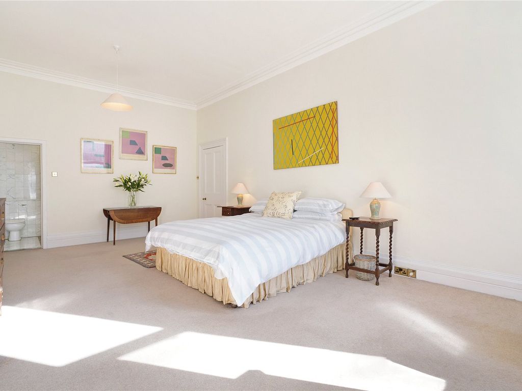 4 bed flat to rent in Fordham Court, De Vere Gardens, Kensington W8, £7,778 pcm