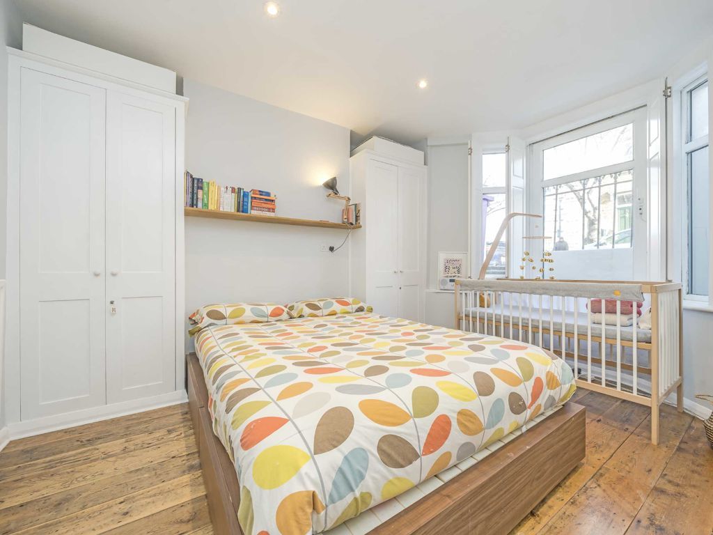 1 bed flat for sale in Driffield Road, London E3, £500,000