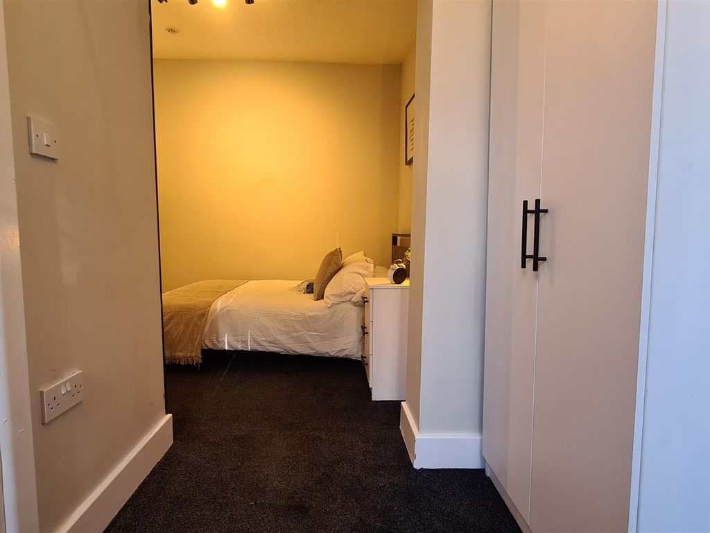 Room to rent in Pound Road, Oldbury B68, £675 pcm