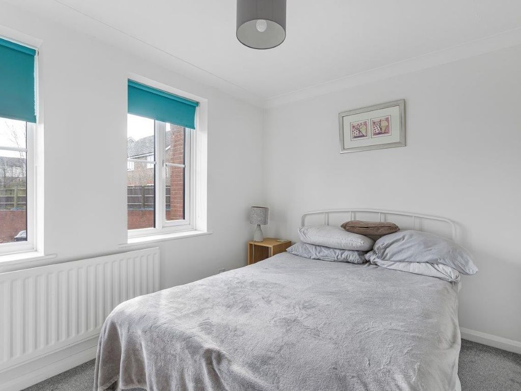 1 bed flat for sale in Balfour Court, Station Road, Harpenden AL5, £250,000
