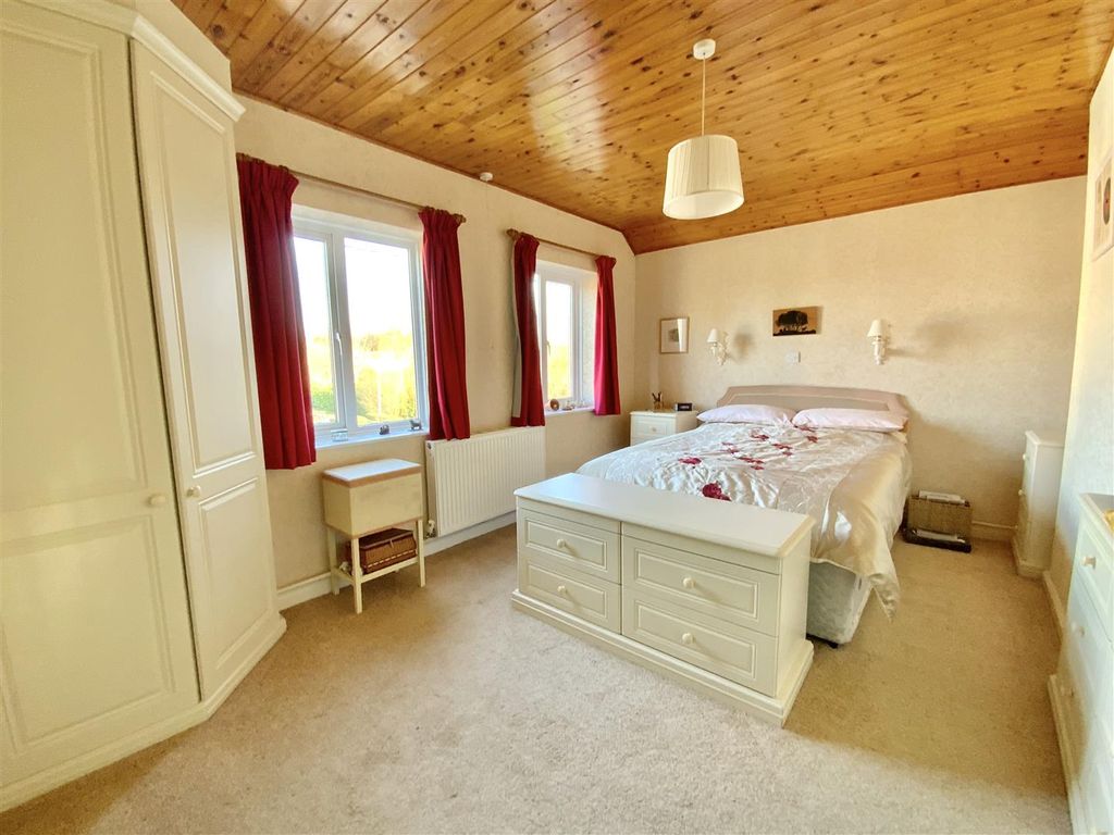 3 bed detached house for sale in Main Street, Beachampton, Milton Keynes MK19, £499,000