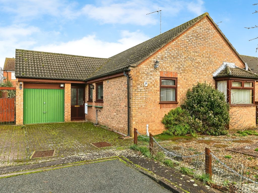 2 bed detached bungalow for sale in Maple Close, Gayton, King