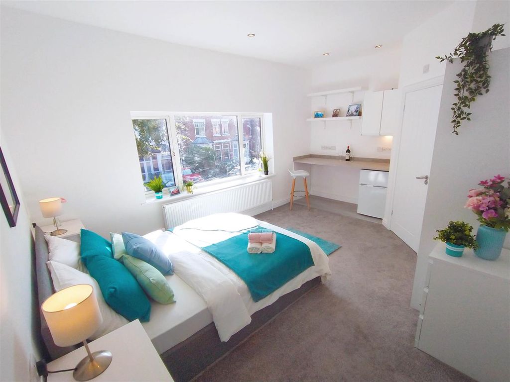 Room to rent in Norfolk Road, Erdington, Birmingham B23, £695 pcm