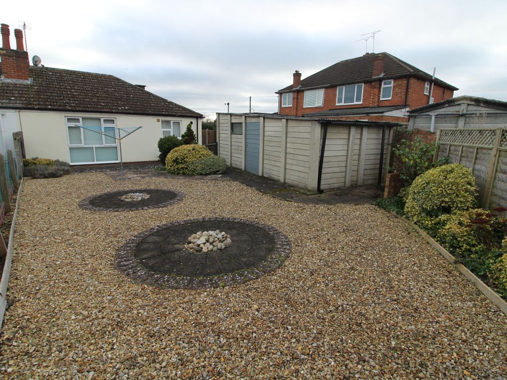 2 bed bungalow for sale in Ash Hill Road, Newport Pagnell MK16, £300,000