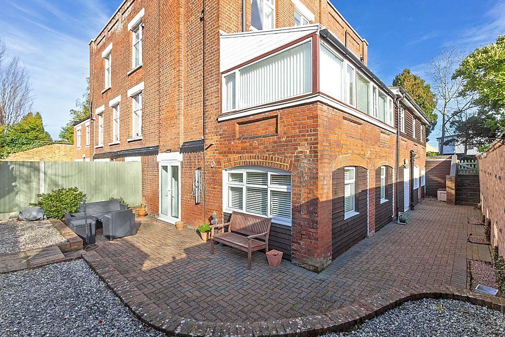 2 bed flat for sale in Ufton Lane, Sittingbourne, Kent ME10, £280,000