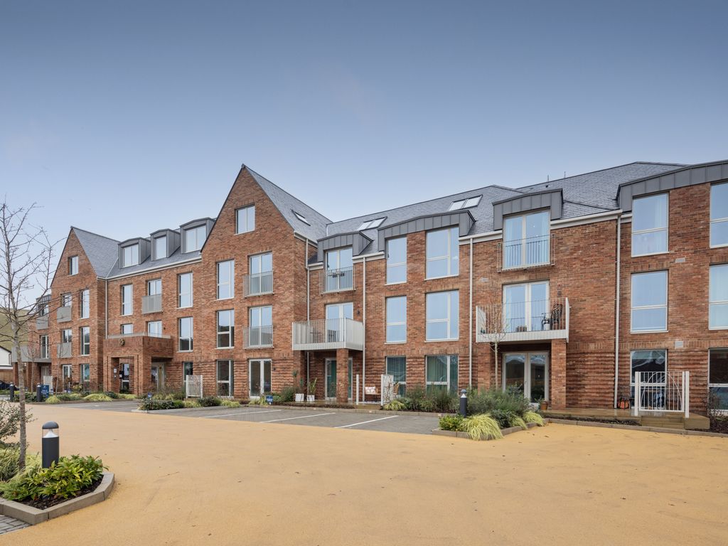 New home, 2 bed flat for sale in Wycombe Lane, High Wycombe HP10, £595,000