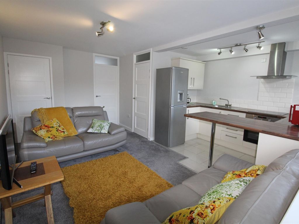 1 bed flat to rent in Greenwalk, Blackrod, Bolton BL6, £650 pcm